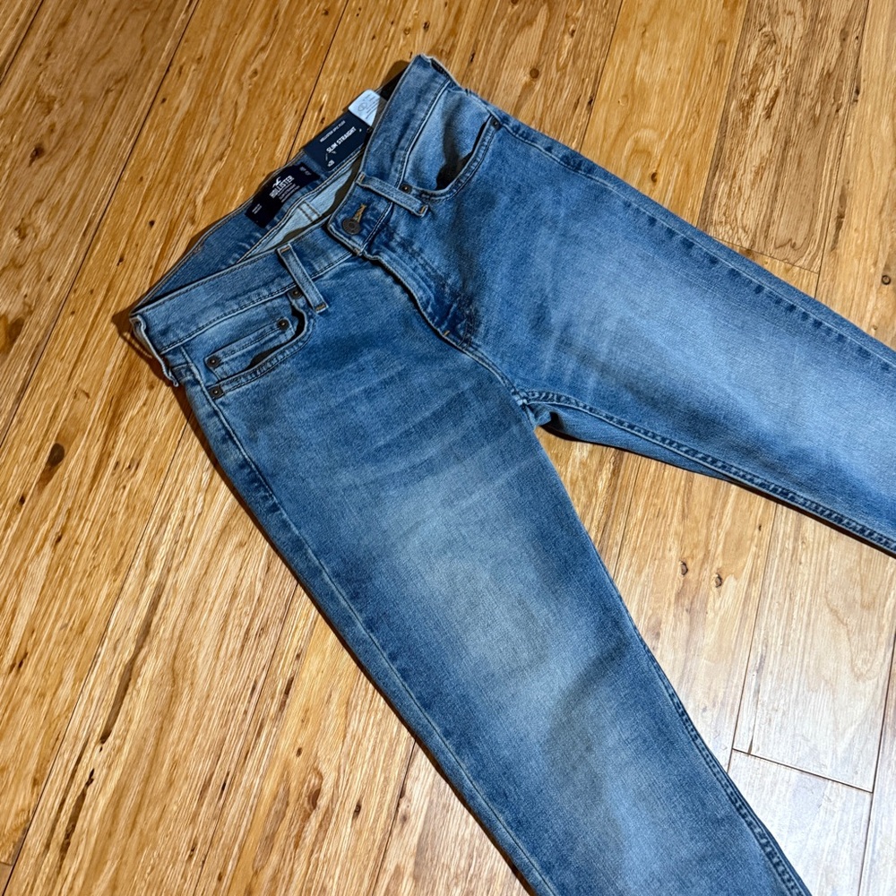 Hollister Men’s Slim Straight Medium Wash Jeans